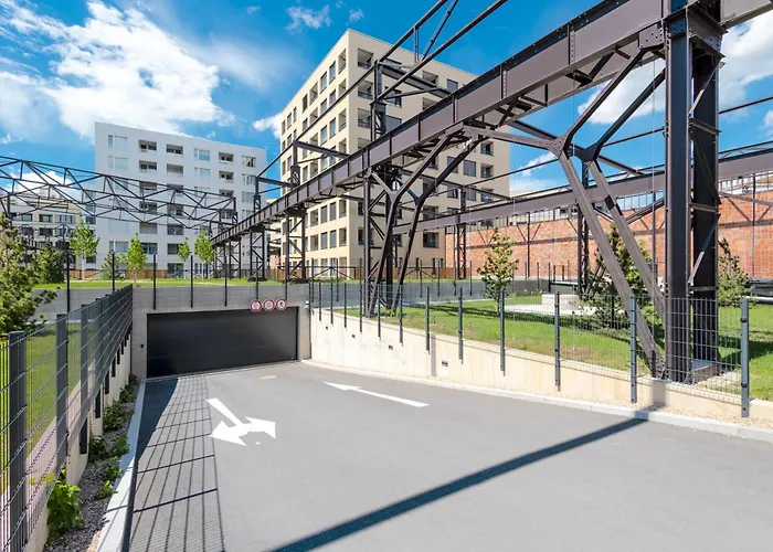 Bright 2br - 7th Floor, Balcony, Free Parking By Gravity *