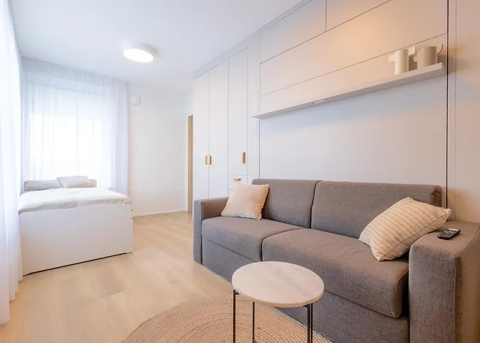 Bright 2br - 7th Floor, Balcony, Free Parking By Gravity Appartamento Praga