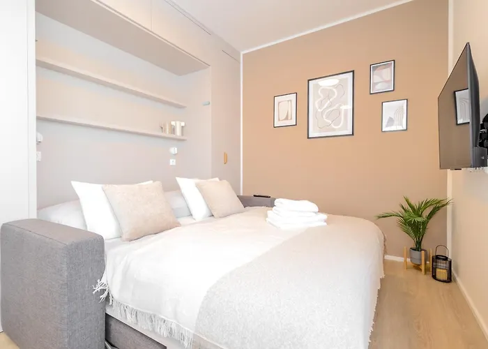 Bright 2br - 7th Floor, Balcony, Free Parking By Gravity