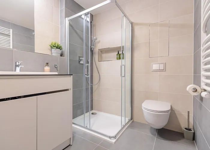 Bright 2br - 7th Floor, Balcony, Free Parking By Gravity Appartamento Praga