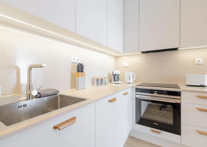 Bright 2br - 7th Floor, Balcony, Free Parking By Gravity Praga