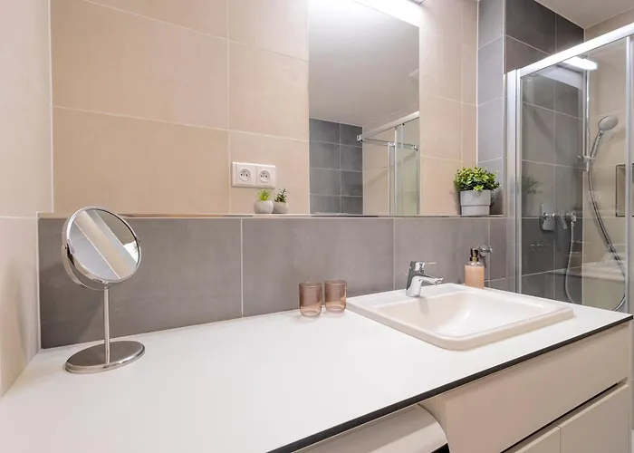 Appartamento Bright 2br - 7th Floor, Balcony, Free Parking By Gravity
