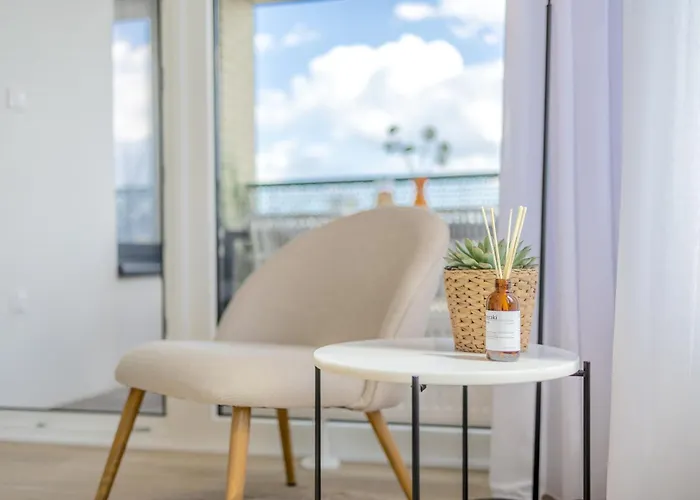 Bright 2br - 7th Floor, Balcony, Free Parking By Gravity Appartamento Praga