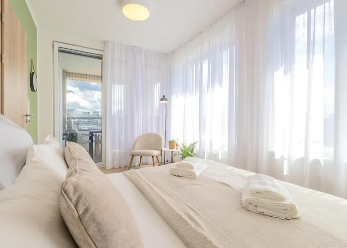 Bright 2br - 7th Floor, Balcony, Free Parking By Gravity Praga