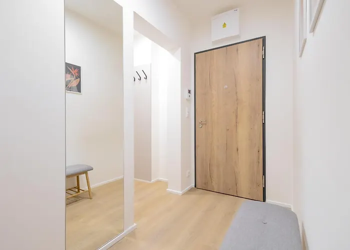 Bright 2br - 7th Floor, Balcony, Free Parking By Gravity Appartamento *