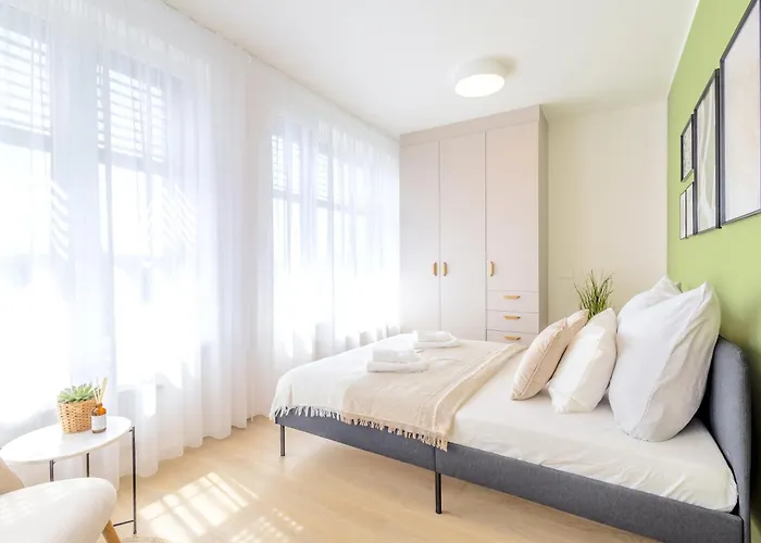 Bright 2br - 7th Floor, Balcony, Free Parking By Gravity Praga