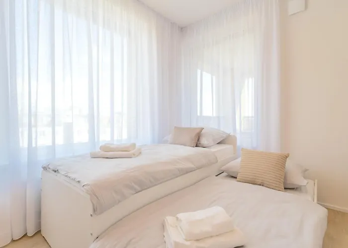 Appartamento Bright 2br - 7th Floor, Balcony, Free Parking By Gravity Praga