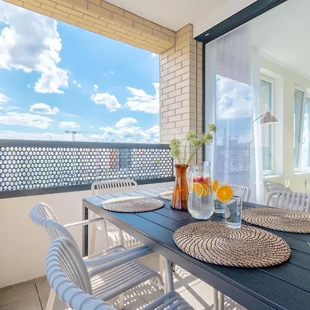 Bright 2br - 7th Floor, Balcony, Free Parking By Gravity Apartment Prag
