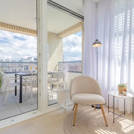 Bright 2br - 7th Floor, Balcony, Free Parking By Gravity Apartment *