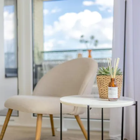 Bright 2br - 7th Floor, Balcony, Free Parking By Gravity Apartment Prag