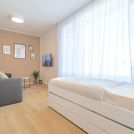 Apartment Bright 2br - 7th Floor, Balcony, Free Parking By Gravity *