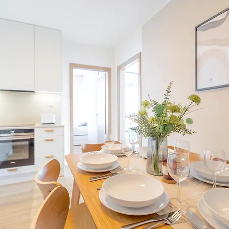 Apartment Bright 2br - 7th Floor, Balcony, Free Parking By Gravity Prag