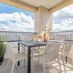 Apartman Bright 2br - 7th Floor, Balcony, Free Parking By Gravity