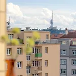 Apartman Bright 2br - 7th Floor, Balcony, Free Parking By Gravity Prága