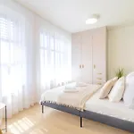 Bright 2br - 7th Floor, Balcony, Free Parking By Gravity Prága