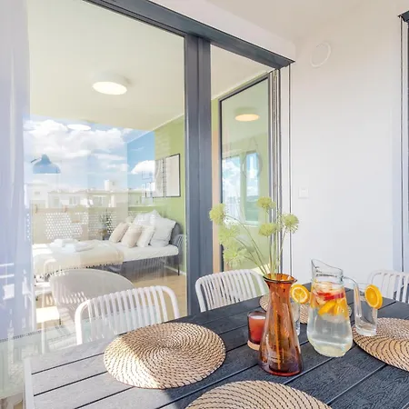 Bright 2br - 7th Floor, Balcony, Free Parking By Gravity Lägenhet