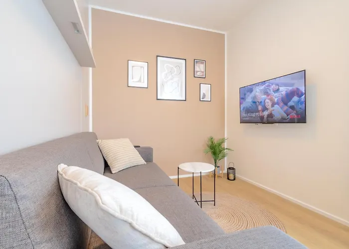 Bright 2br - 7th Floor, Balcony, Free Parking By Gravity Praha