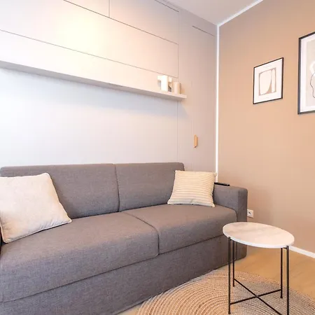 아파트 Bright 2br - 7th Floor, Balcony, Free Parking By Gravity