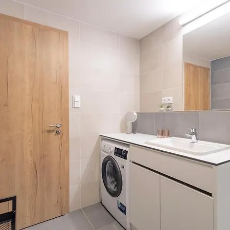 아파트 Bright 2br - 7th Floor, Balcony, Free Parking By Gravity *