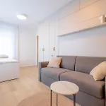 Bright 2br - 7th Floor, Balcony, Free Parking By Gravity Apartman Prága