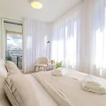 Bright 2br - 7th Floor, Balcony, Free Parking By Gravity Prága
