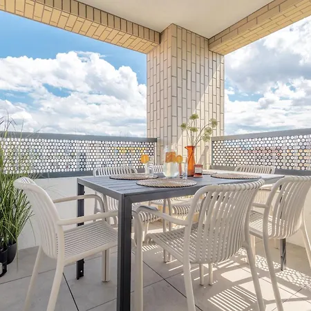 Apartmán Bright 2br - 7th Floor, Balcony, Free Parking By Gravity