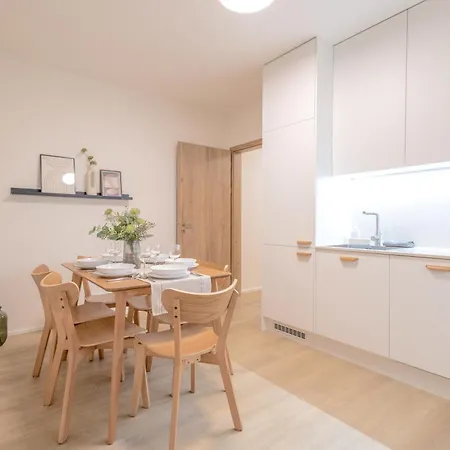 Apartmán Bright 2br - 7th Floor, Balcony, Free Parking By Gravity