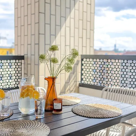Bright 2br - 7th Floor, Balcony, Free Parking By Gravity *
