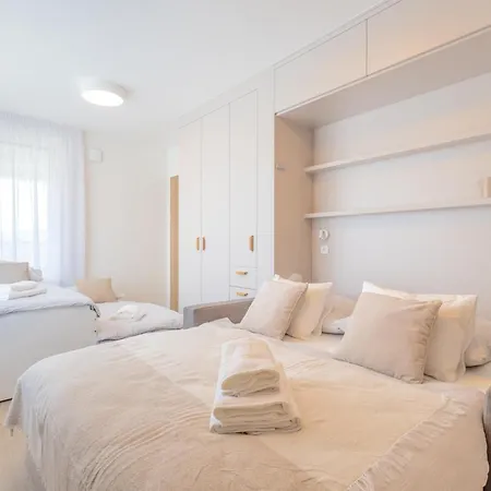 Apartmán Bright 2br - 7th Floor, Balcony, Free Parking By Gravity