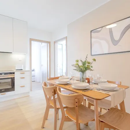 Bright 2br - 7th Floor, Balcony, Free Parking By Gravity * Praha