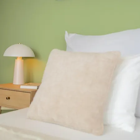 Bright 2br - 7th Floor, Balcony, Free Parking By Gravity * Praha
